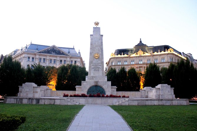 Budapest Night Walking Tour with Danube River Cruise - How the 3-hour Budapest night loop actually feels
