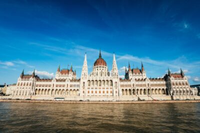 Budapest: Nighttime or Daytime Sightseeing Cruise - Dock 1/B and seat strategy on the Purpleliner boat