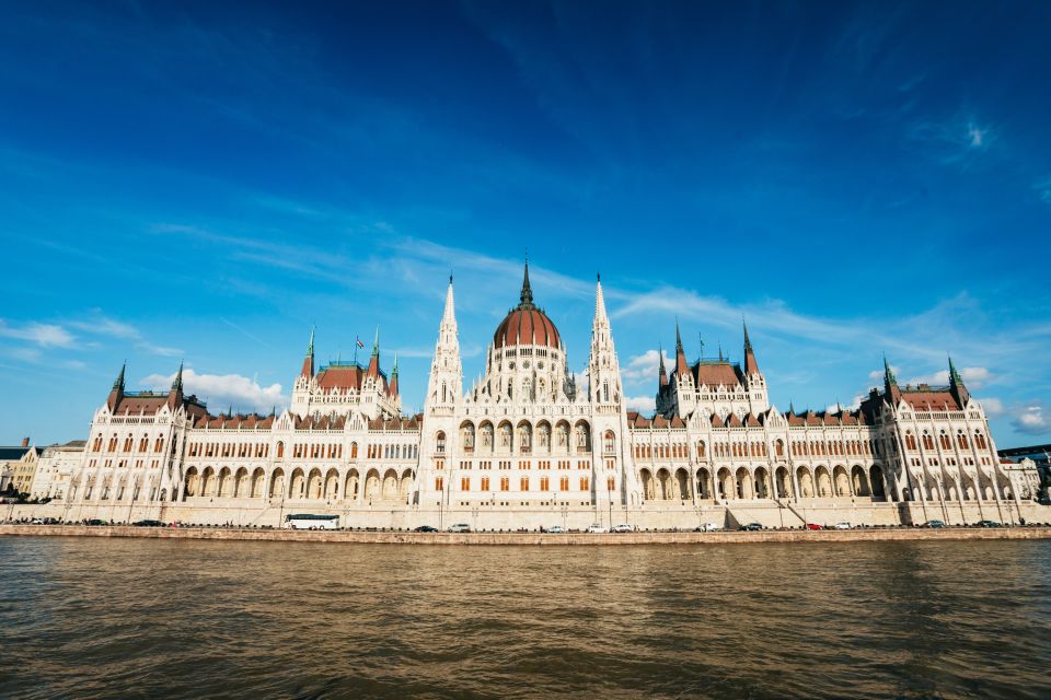 Budapest: Nighttime or Daytime Sightseeing Cruise - Dock 1/B and seat strategy on the Purpleliner boat