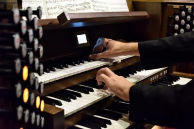 Budapest: Organ Concert in St. Stephen's Basilica - The performers you’ll recognize right away on the program