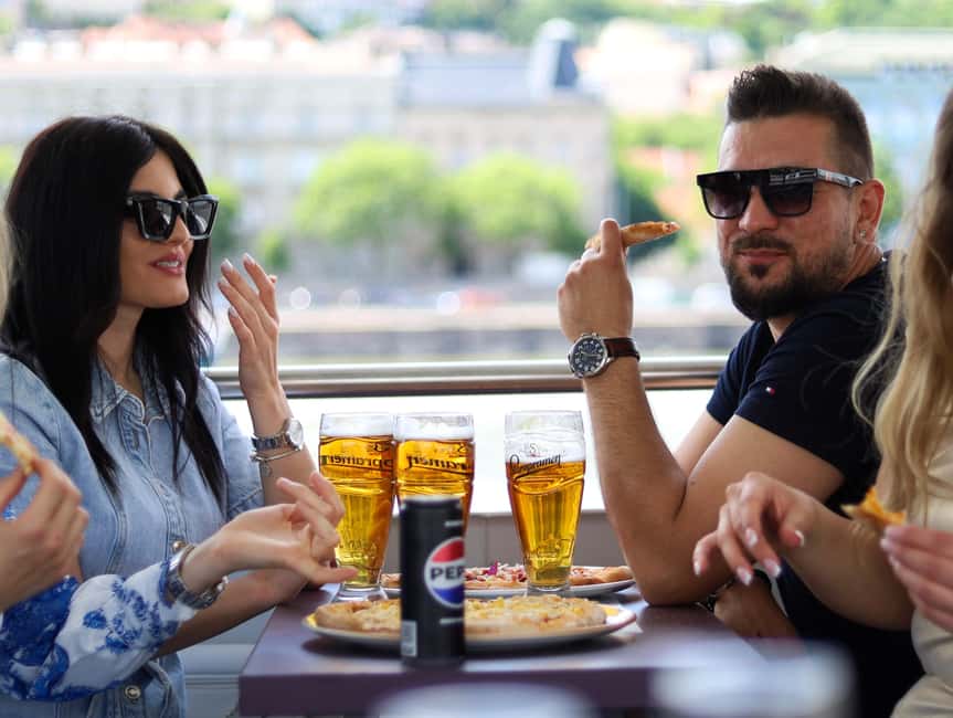 Budapest: Pizza Cruise - The On-Board Atmosphere: Party Songs, Quick Service, and a Relaxed Pace
