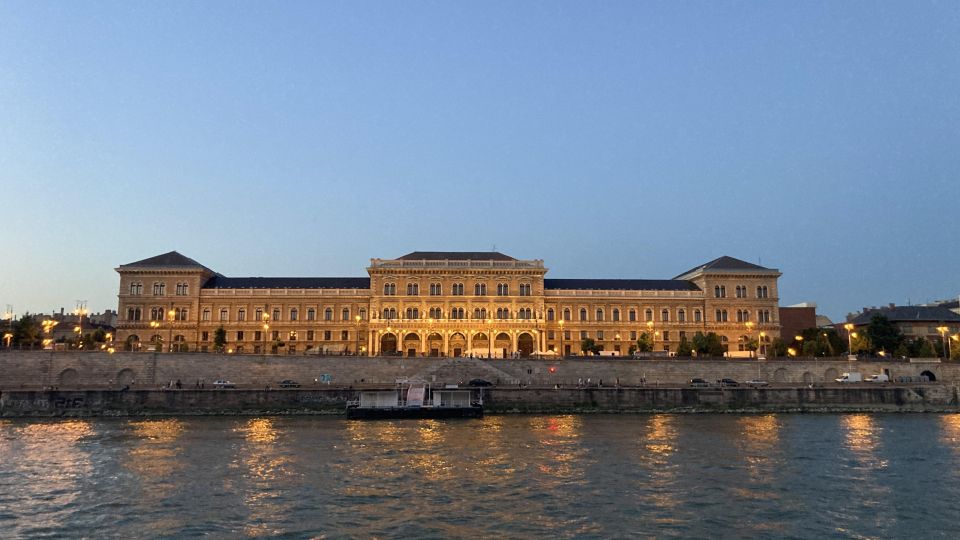 Budapest: Private Sightseeing Tour by car - Crossing the River: Margaret Bridge and the Scenic Drive Effect