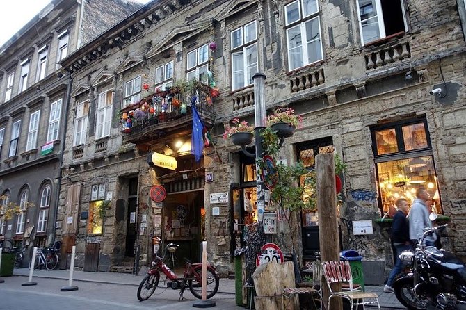 Budapest Ruin Bars Evening Walking Tour with Drinks & Street Food - Ruin bar stop one: the famous energy (think Szimpla Kert)