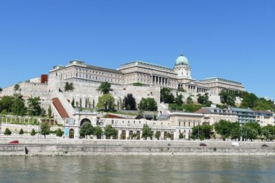 Budapest: Sightseeing Cruise on the Danube - When to Cruise: 19:00, 22:00, and how the lights change your experience