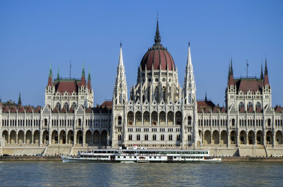 Budapest: Sightseeing Cruise on the Danube - The Sights You’ll See: Parliament, bridges, Castle Hill, Citadella, and the theater lights