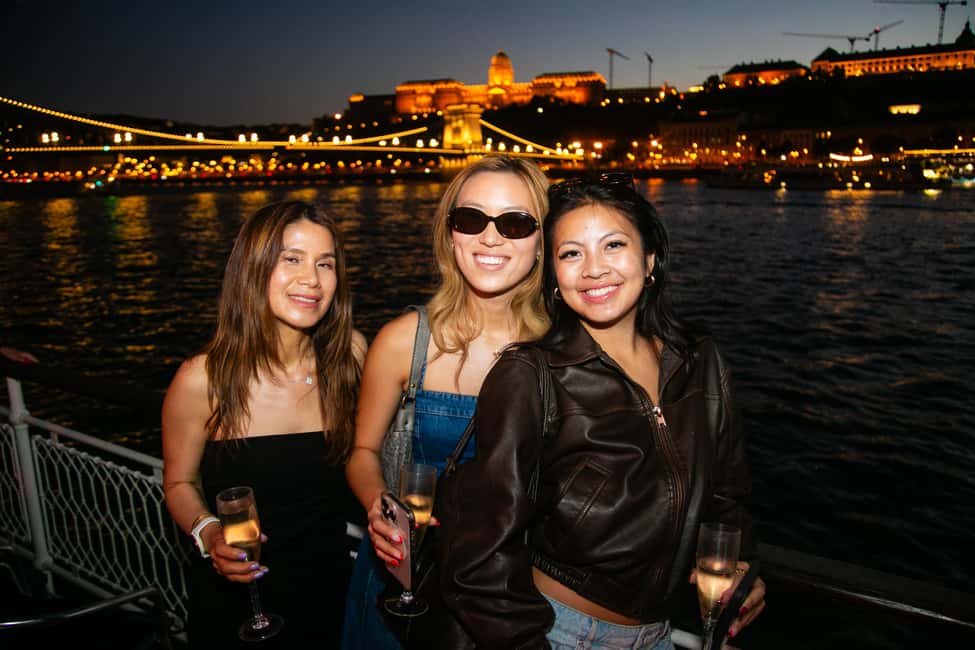 Budapest: Sip & Sail Danube Cruise with Prosecco Cocktails - Value: is $26 worth it?