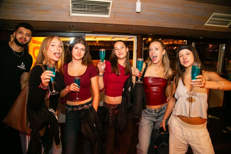 Budapest: Sip & Sail Danube Cruise with Prosecco Cocktails - Who should book this cruise (and who should think twice)
