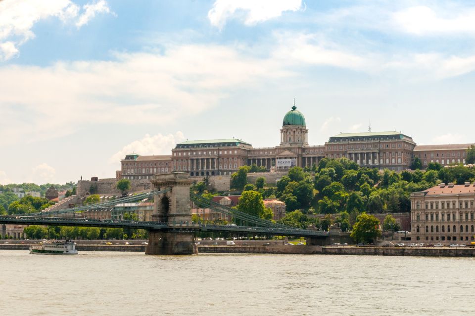 Budapest: Summer Brunch & Cruise with Prosecco or Cake - The Gróf Széchenyi Ship: where the experience actually comes together