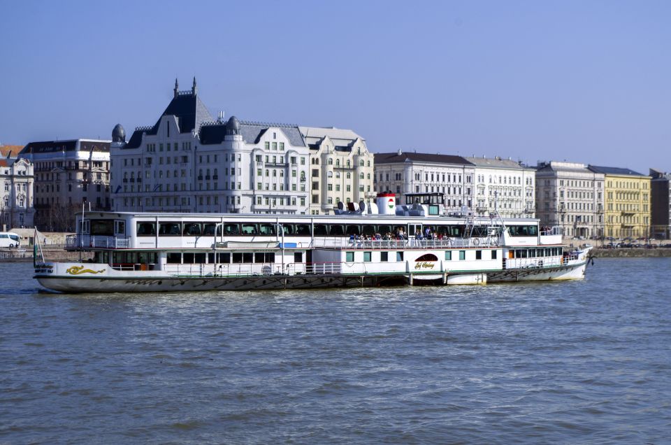 Budapest: Summer Brunch & Cruise with Prosecco or Cake - Who should book this Danube brunch cruise?
