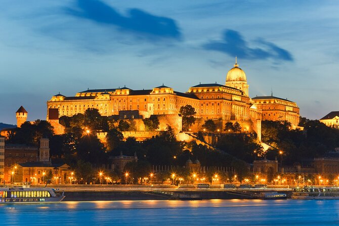 Cocktail Cruise and City Views on the Danube in Budapest - The Drink Plan: Tokens, Table Service, and Cocktail Quality
