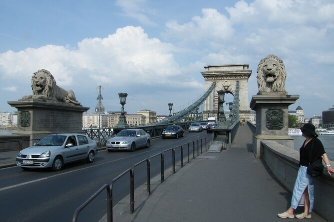 Essential Walking Tour - Getting to the Castle: public transport used like a shortcut