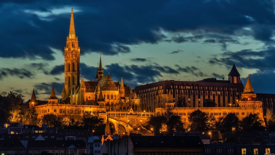 Iconic Budapest tour with Classic Russian Jeep and G-Wagon - Jewish Quarter Pass-By and Central Market Hall Sightlines