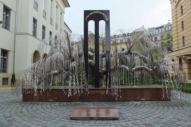Jewish Heritage in Hungary with a Historian - Synagogues and streets: Kazinczy and the Great Synagogue viewpoints