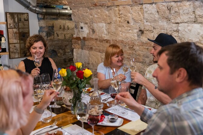 Palace District Evening Culinary, Wine, and History Walk - Practical tips for your 5pm–9pm night (and how to get the most out of it)