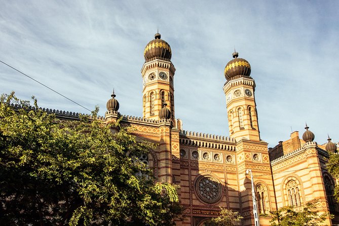 Private City Kickstart Tour: Budapest - Where you’ll start: Deák Ferenc tér, the smart launchpad